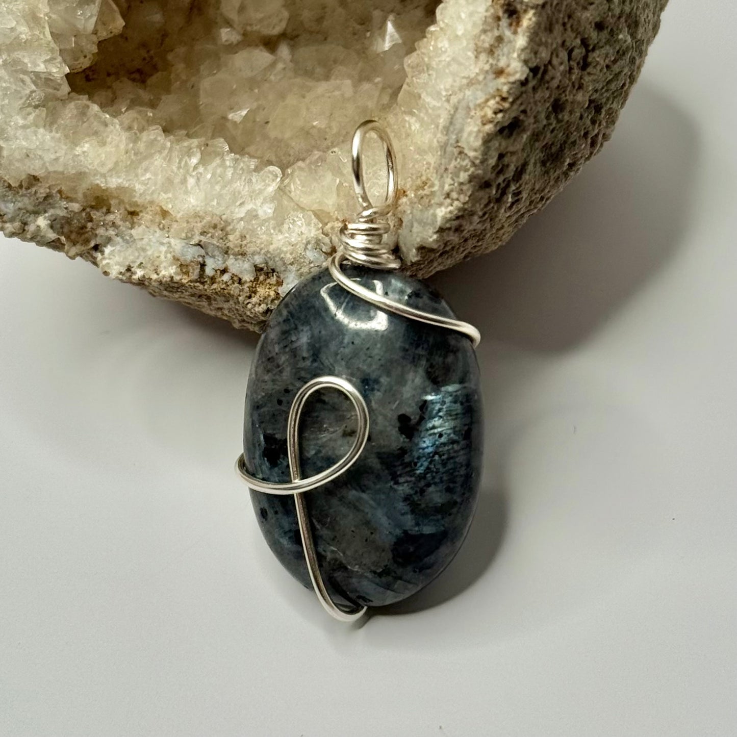 Silver Labradorite Pendant