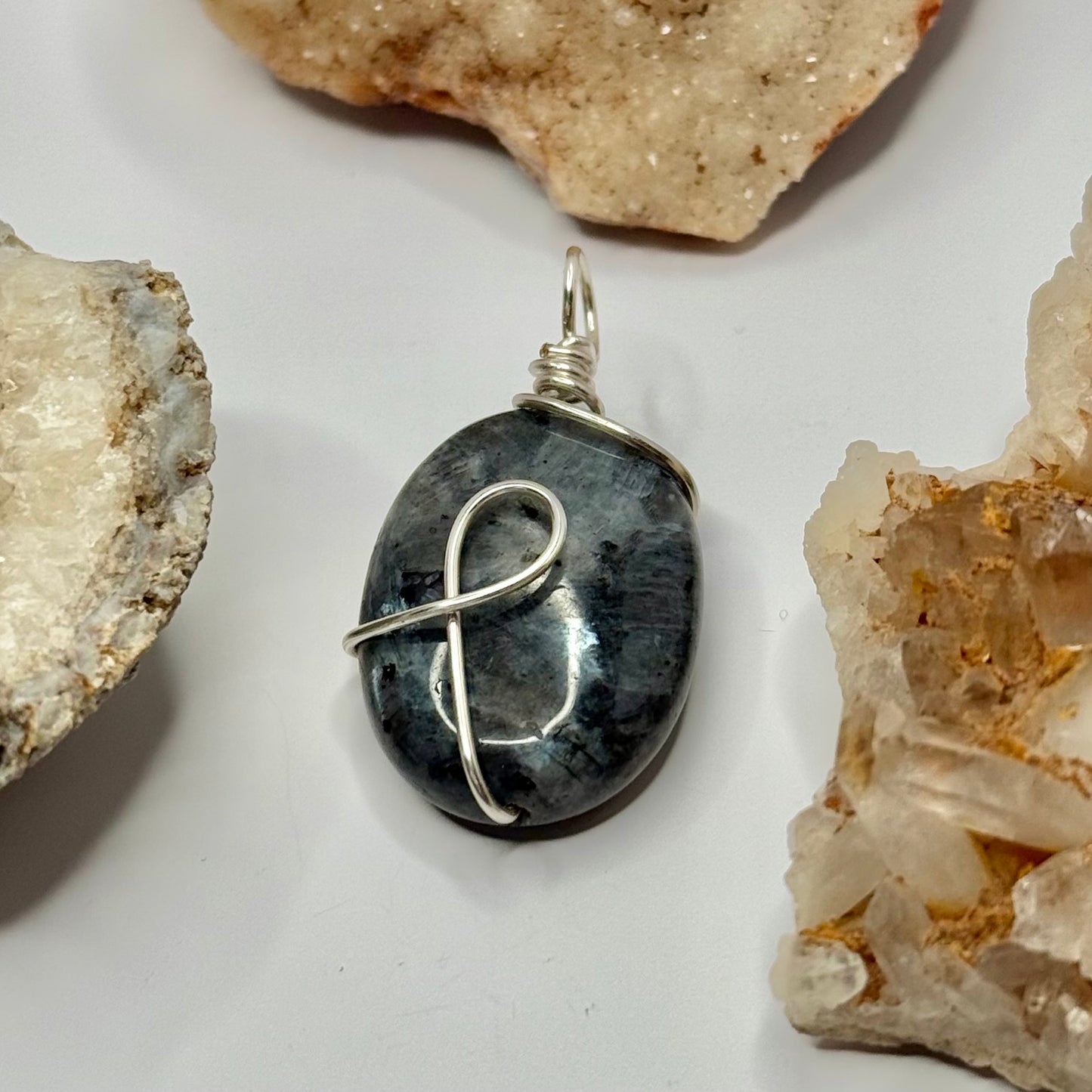Silver Labradorite Pendant