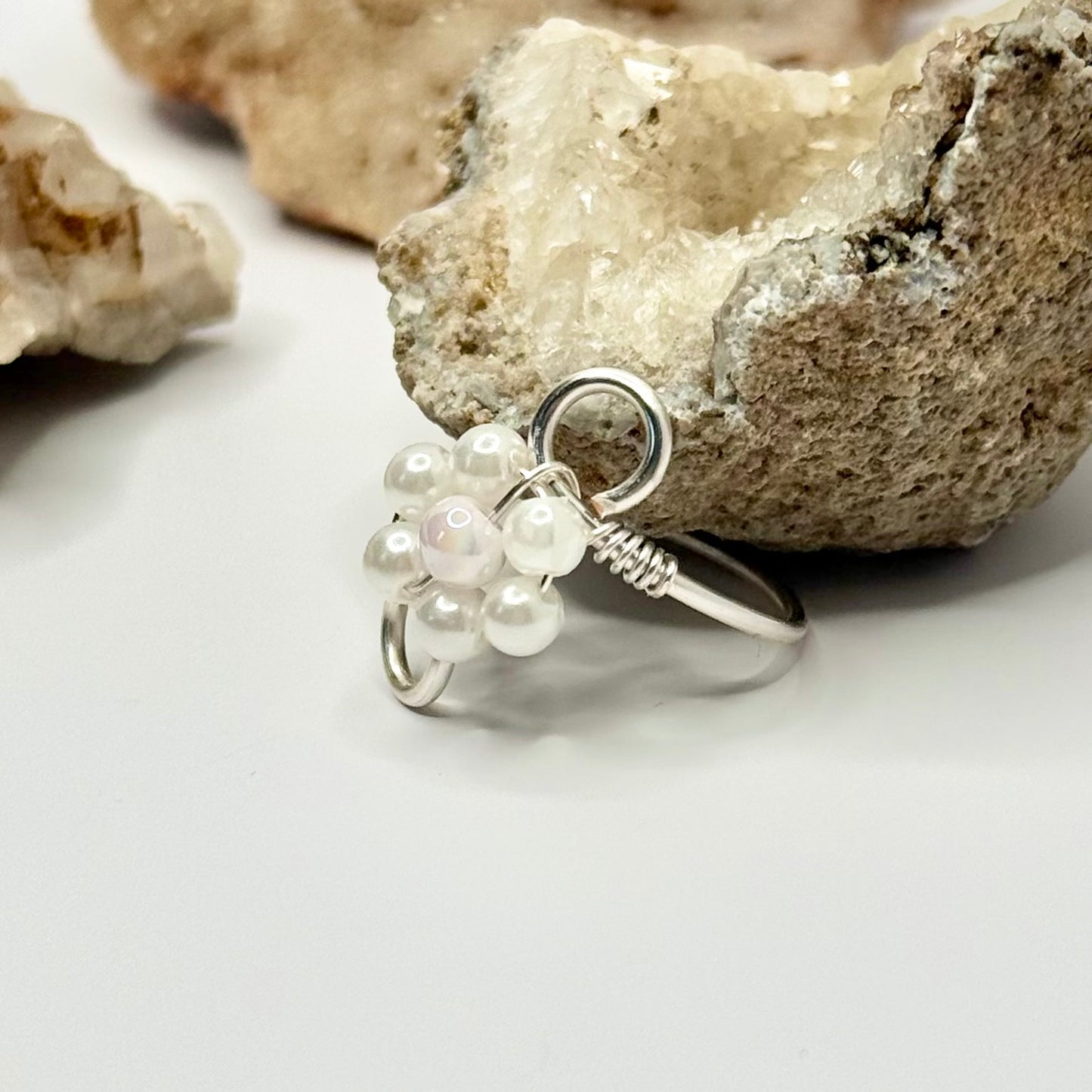 Silver Foe Pearl Flower Ring