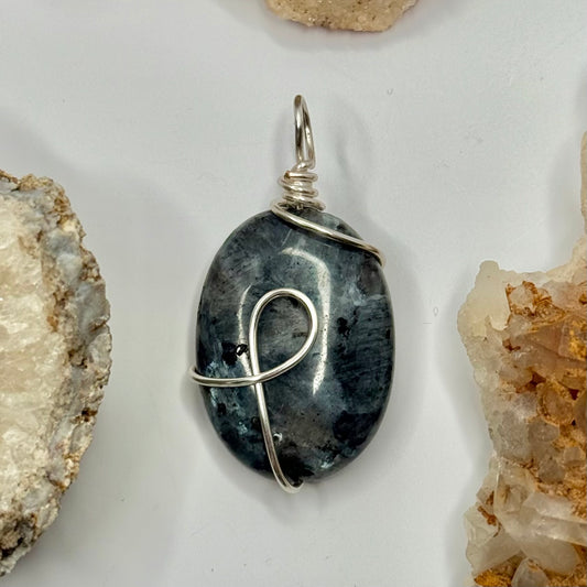 Silver Labradorite Pendant