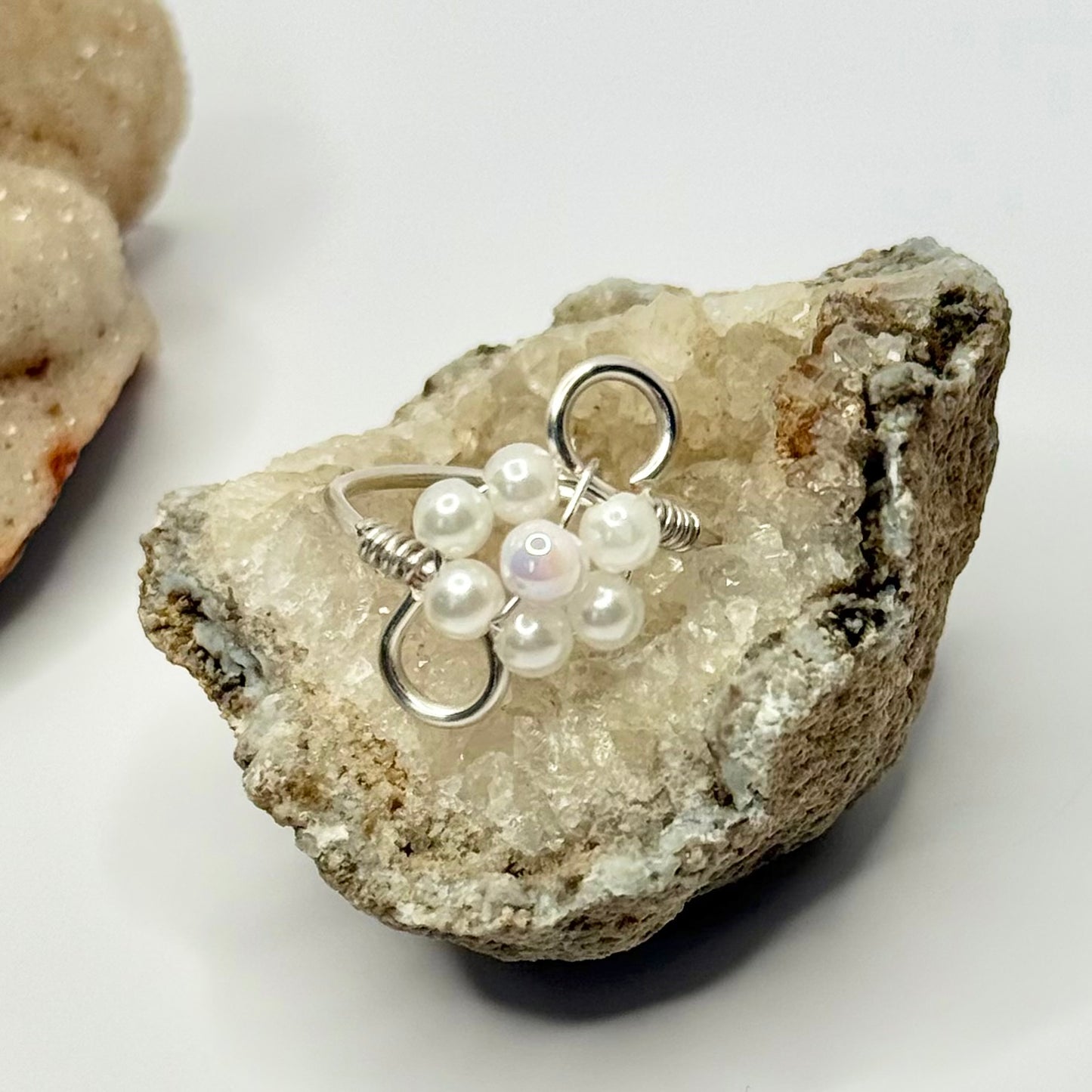 Silver Foe Pearl Flower Ring