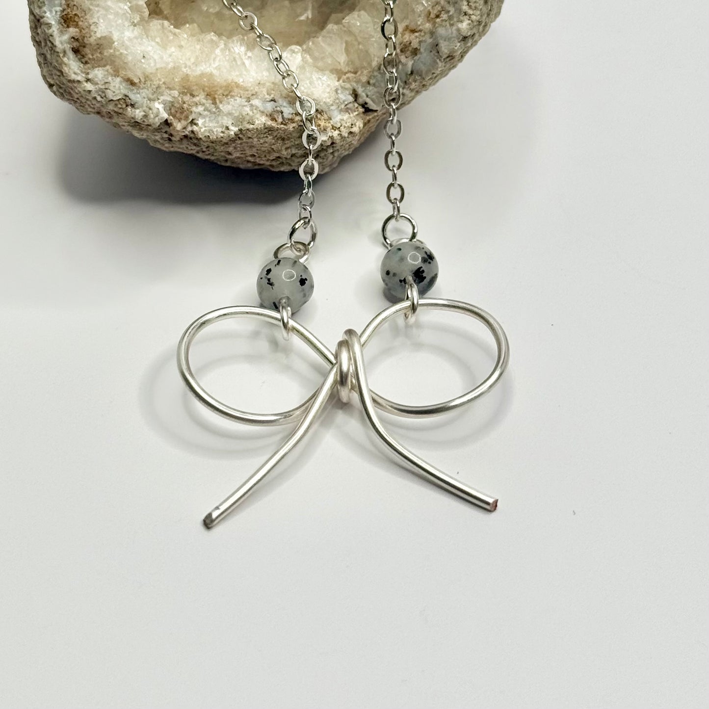 Silver Dendritic Agate Bow Necklace